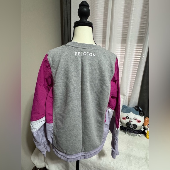 Peloton Heather Gray Crewneck - Picture 4 of 6